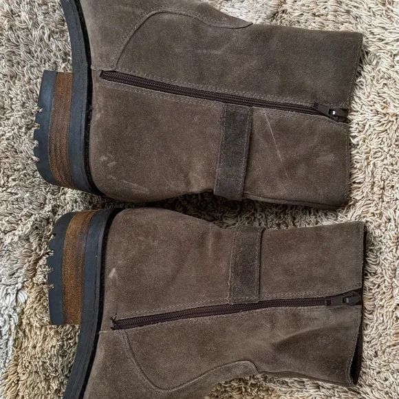 La Canadienne Women's Olive Buckled Wedge Booties - Picture 6 of 11